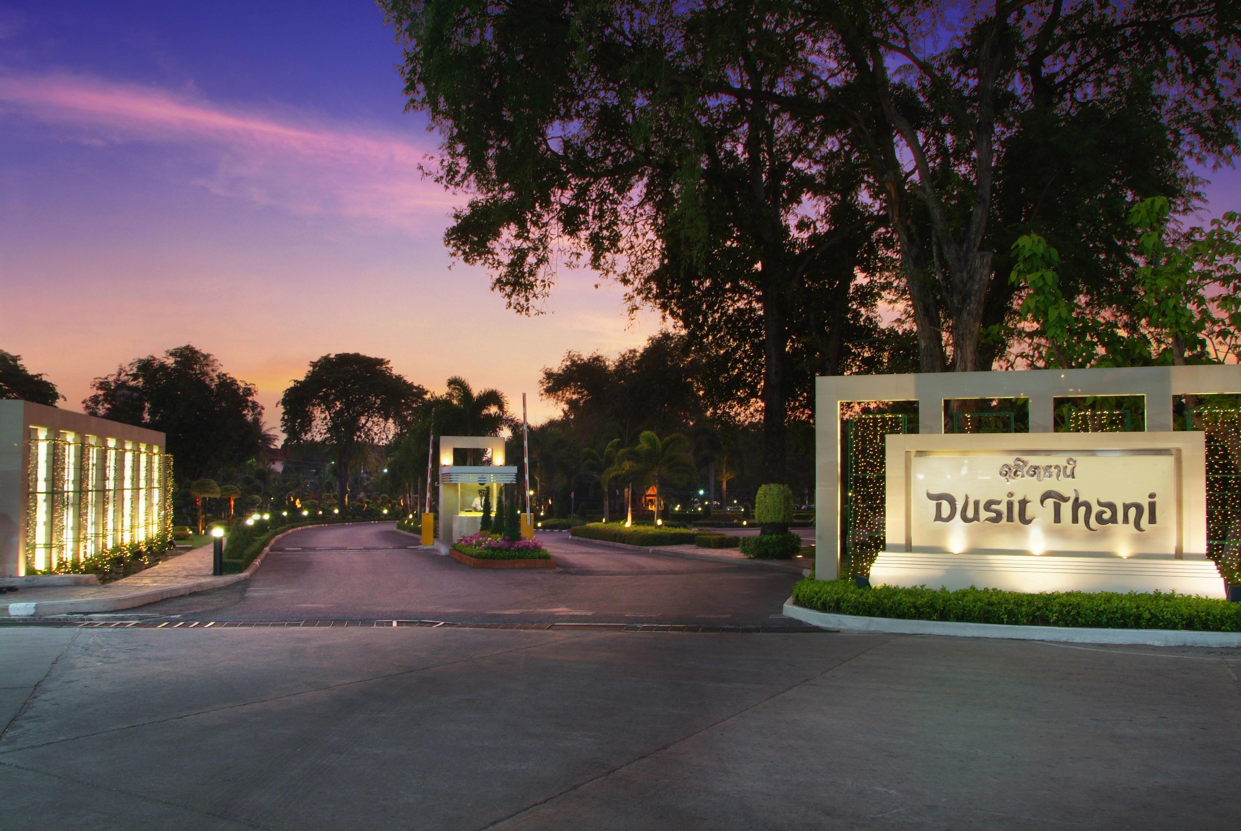 Dusit Thani Pattaya Hotel Exterior photo Dusit Thani Golf and Country Club