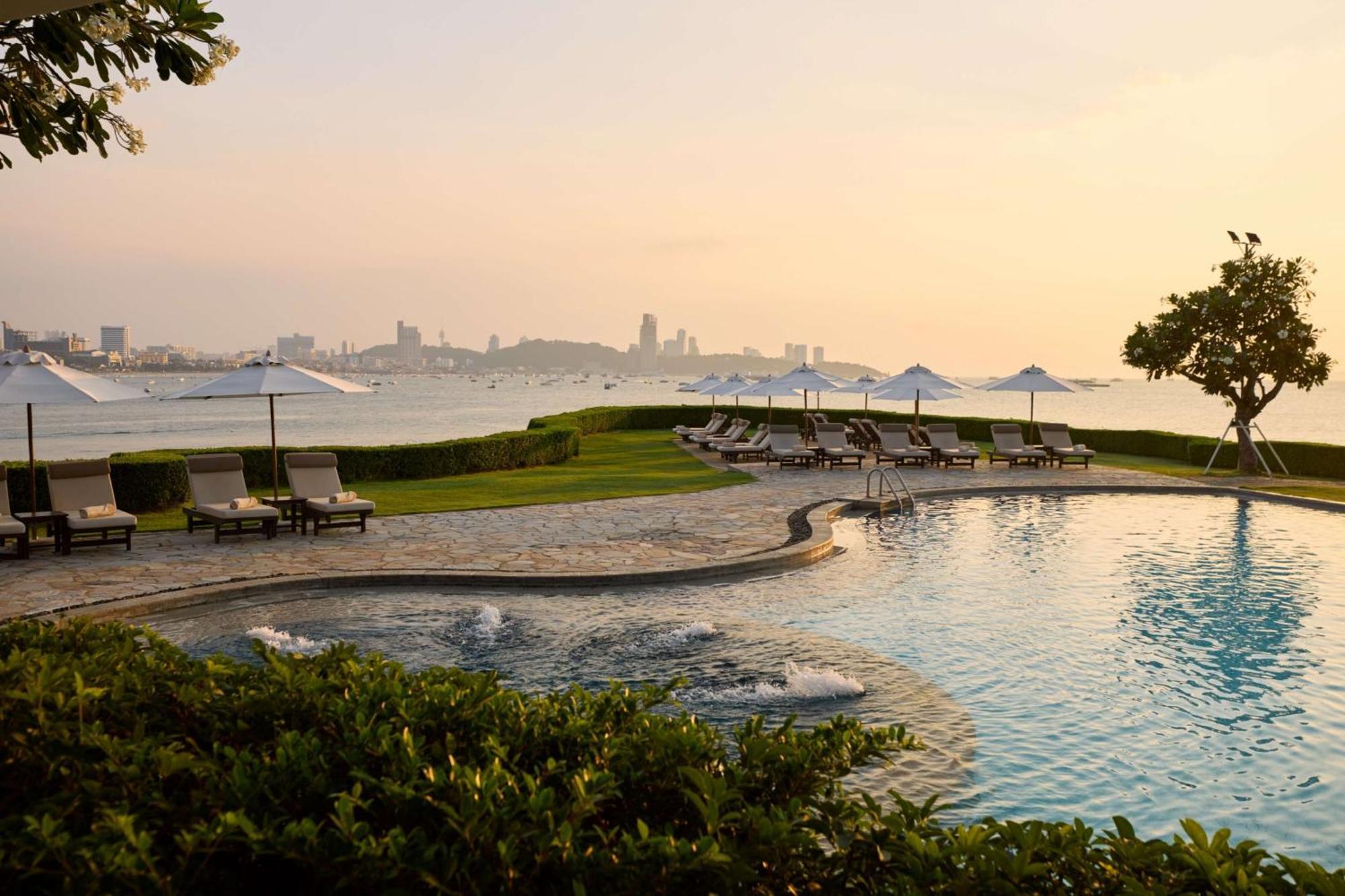 Dusit Thani Pattaya Hotel Exterior photo View of the pool at the Four Seasons Hotel