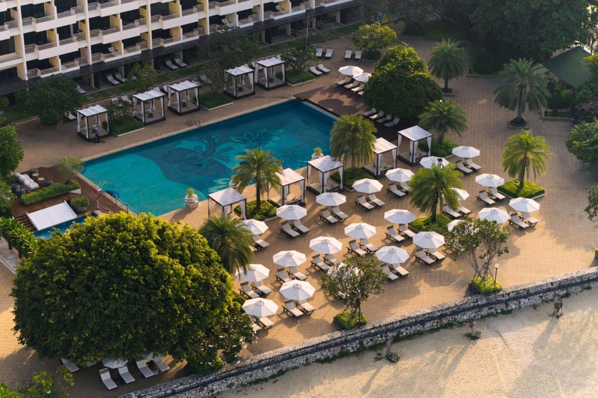 Dusit Thani Pattaya Hotel Exterior photo The pool at the Royal Thai Police Headquarters