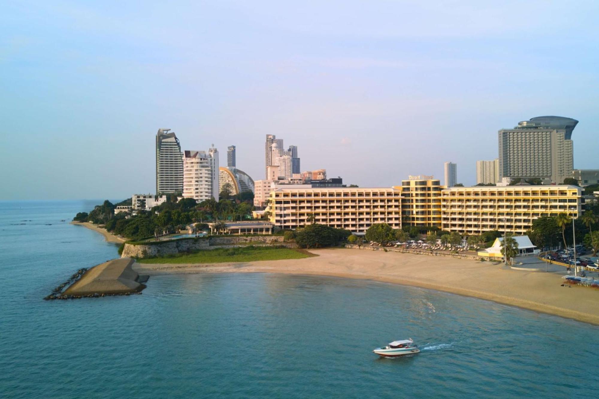 Dusit Thani Pattaya Hotel Exterior photo Pattaya skyline