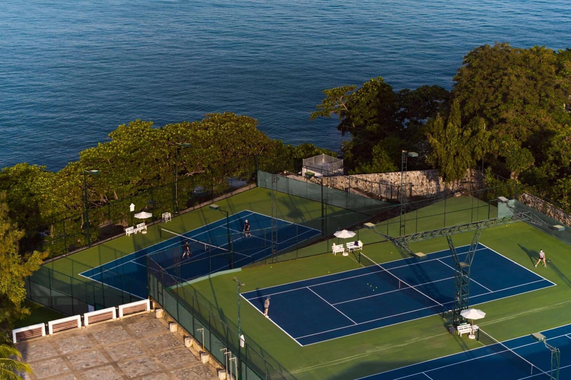 Dusit Thani Pattaya Hotel Exterior photo Tennis courts at the Bel Air Hotel