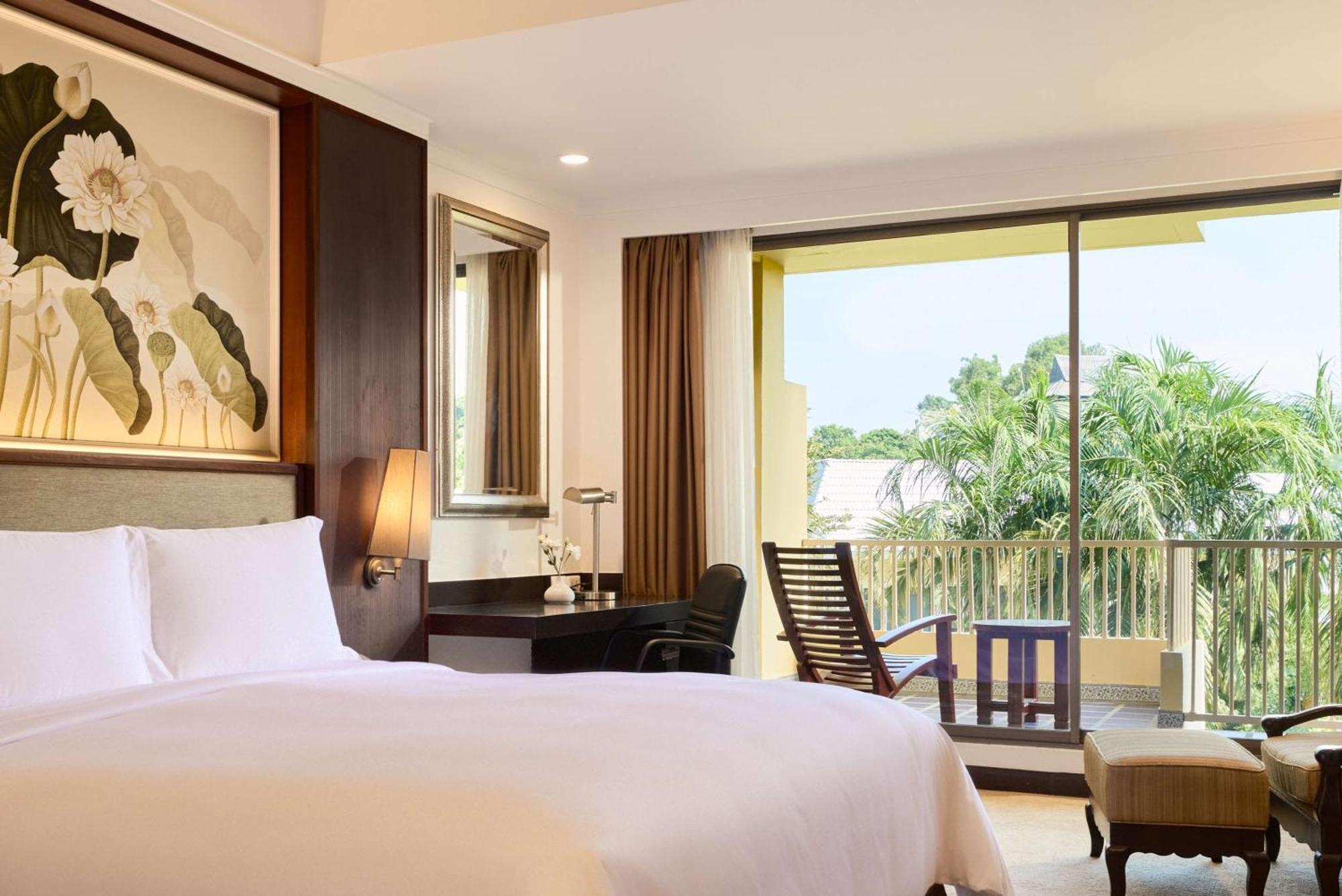 Dusit Thani Pattaya Hotel Exterior photo Deluxe Room